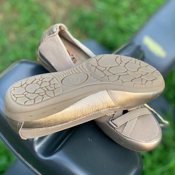 black ugg snow boots